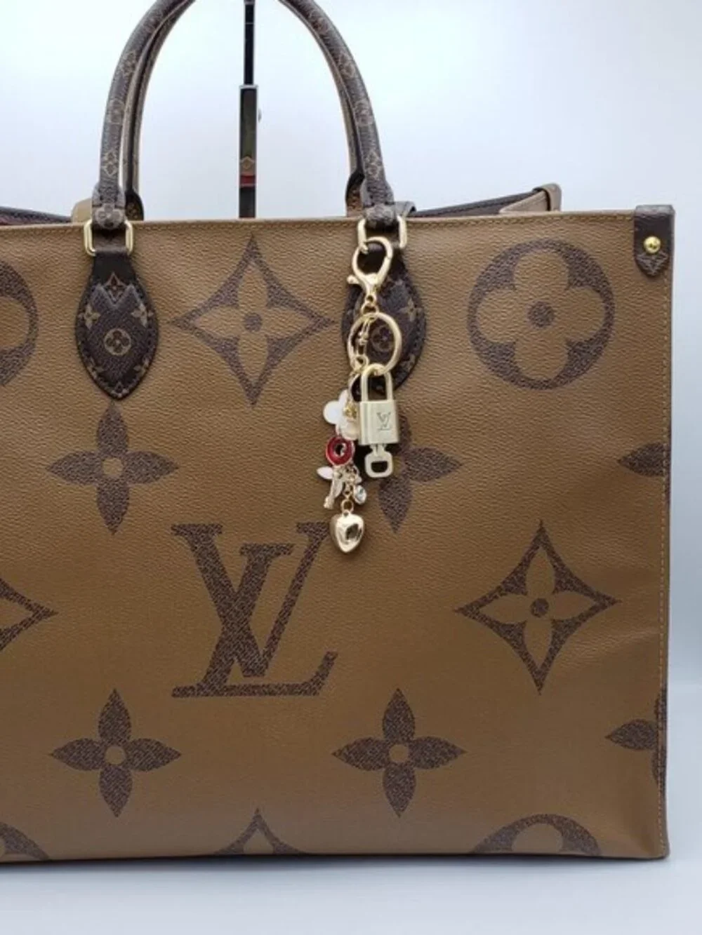 Authentic Louis Vuitton Gold Padlock 🔒 Shiny LV Key + Unbranded Bag Charm